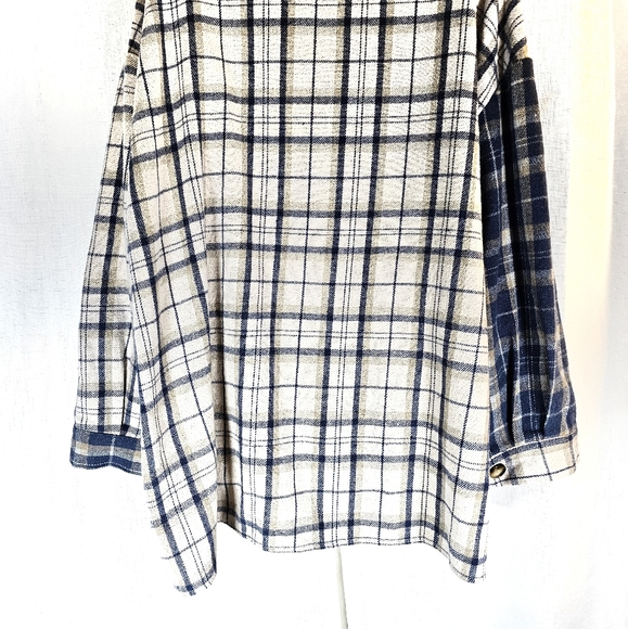 SHEIN Curve 3XL Plaid Shacket - Picture 8 of 9